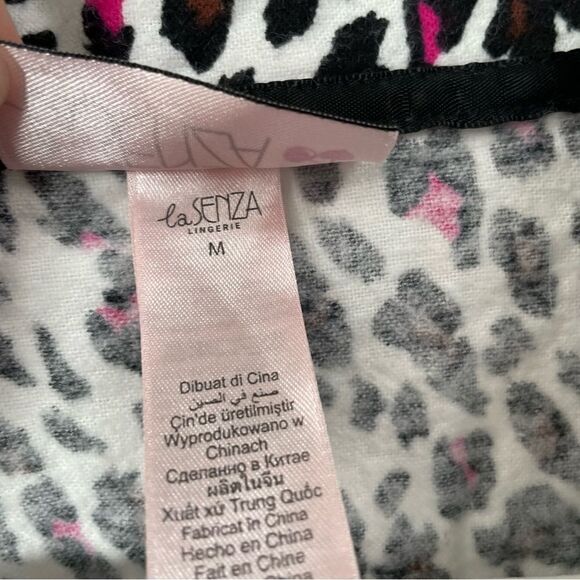 [M] La Senza Pink, White & Black Leopard Print Flannel Button Down Sleep Shirt - Picture 11 of 13